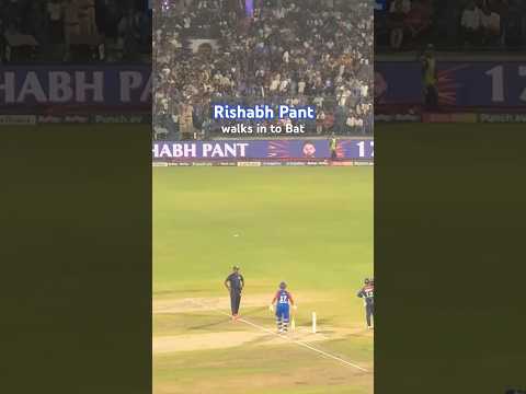 When Rishabh Pants walks to Bat IPL 2024🔥 iPhone 15 pro zoom 🔥 #iphone15pro #rishabhpant #shorts