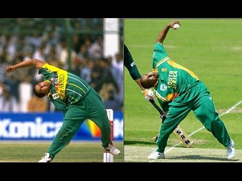 Top 10 Worst and Funny Bowling in Cricket History Ever  ● Funny Cricket Moments ●
