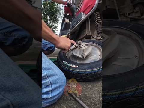 Learn how to quickly remove and replace a bike tire#BikeRepair #DIYBikeFix #FlatTireFix #tools