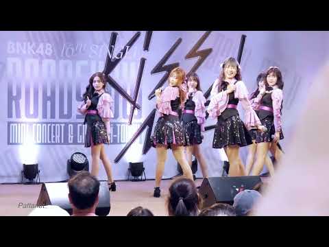 Panda BNK48「ดีอะ D.AAA」- Kiss Me! Roadshow @Central Marina Pattaya 【4K Fancam BNK】