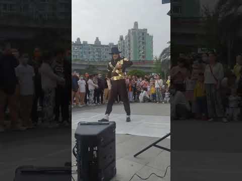 看看迈克杰克逊模仿者