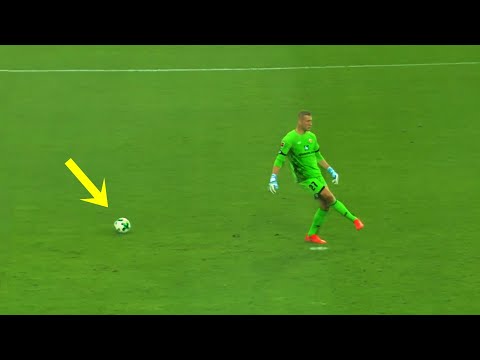 Funny Goalkeeper Mistakes in Football