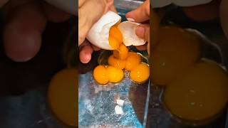 LEDG tries an unusual multi-yolk egg 😵😵😵
