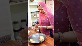 राजस्थानी प्रसिद्ध दाल बाटी चूरमा साथ में मिर्ची का कुट्टा Perfect Combination