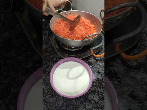 Carrot Halwa with milk powder#gajarkahalwa#sweets#carrothalwa#carrotrecipes#halwarecipes#viral2025
