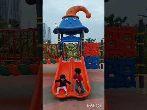 Itti si hasi itti si khushi #shorts #itti si khushi #trending #playground #cute #babygirl #desigirl