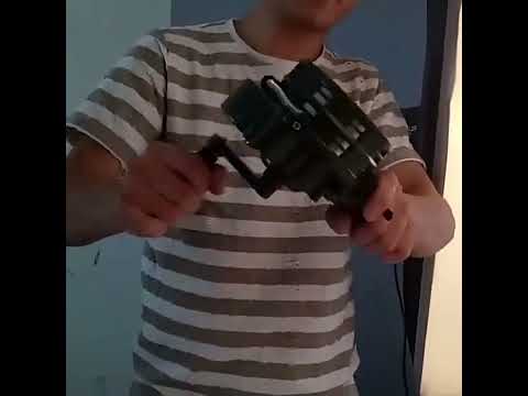 Hand cranked alarm/ air raid siren/ police siren #airraidsirens #airraidsiren #policesiren