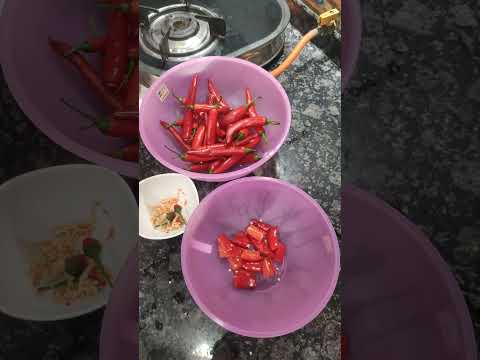 Red chilli chutney/Fresh red chilli es and garlic chutney#viralshorts#Thecha#lalmirchkichutney