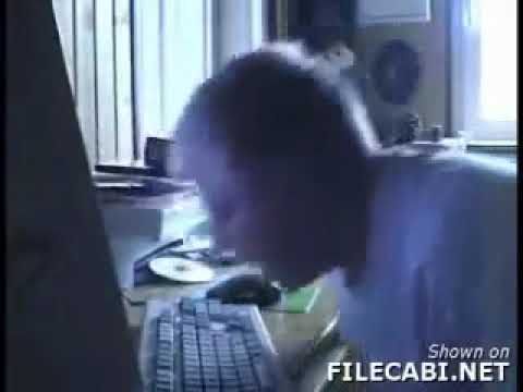 Junge rastet komplett aus. xd