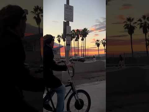 Venice Beach Sunset Magic: Blue Hour Bliss in #losangeles 🌅🌊🏖️