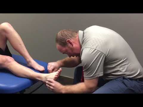 Pronation Correction for Knee Pain with the Use of Dynamic Tape | Pro Physio