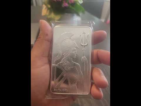 Up close look at the 10 oz silver britannia bar!