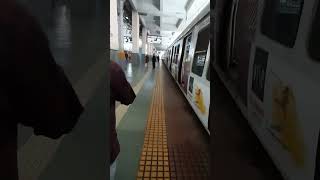 Mumbai local train rush | #mumbailocaltrain #mumbaistatus #mumbaitrains #mumbaicst #amchimumbai