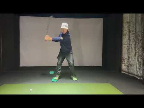 Golf backswing center pivot