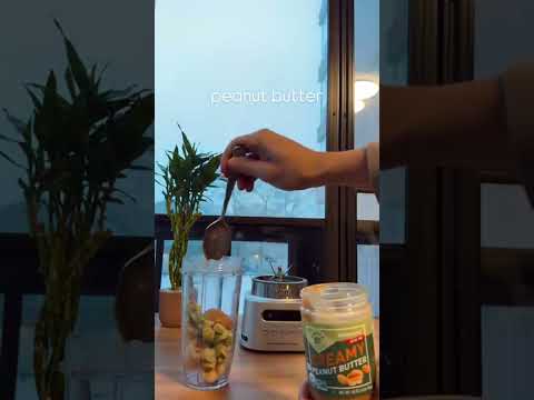 RECIPE BELOW ⬇️🥜🍫 Chocolate Peanut Butter Power Smoothie40g Protein | 500 Calories | 7