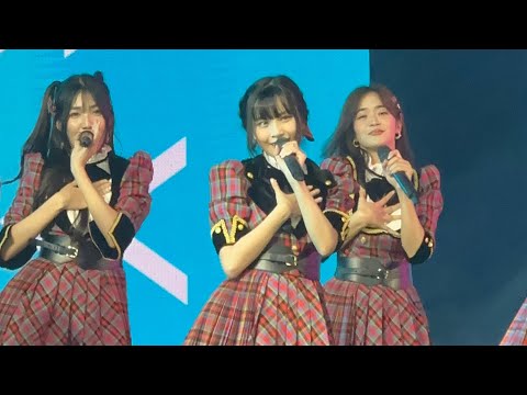 (FanCam) L BNK48 - Kibouteki Refrain at Siam Paragon on 20231031