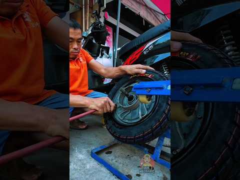 DIY E-Bike Tire Replacement Made Easy⚡#Scooter #TireChange #TireRepair #automobile #tools #shorts