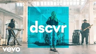 Julia Michaels - Issues