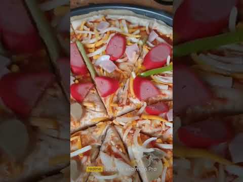 Pizza 2 in 1 flavored in 1 whole plate.