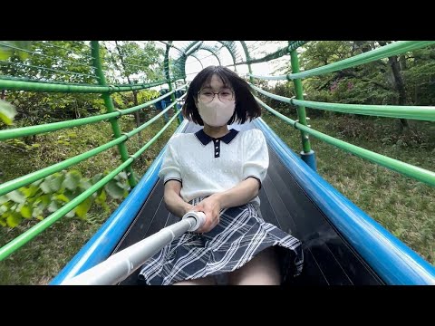 【パンチラ】ミニスカートですべり台をすべったら見えちゃいました