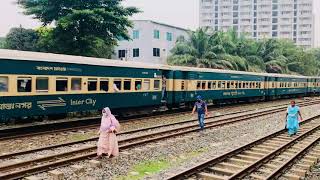 Dhaka Bound Intercity Train 706/Down Ekota Express Entering Dhaka Bimanbandor Railway Station