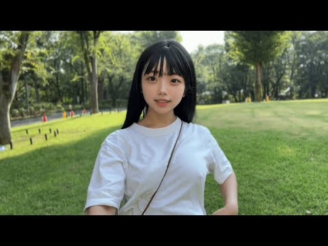 【ノーブラ散歩】芝生で謎の花を見つけてみた #ノーブラ散歩