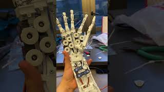 Robot hand test of the servos. #hand # mechatronics #electronic #engineering #robotics