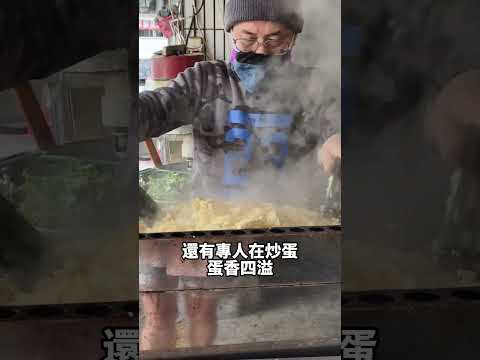 脆上爆紅的超人氣小吃！現點現做巨無霸潤餅，份量大器，吃一份飽二餐│台中美食│台中小吃│台中潤餅│台中排隊美食