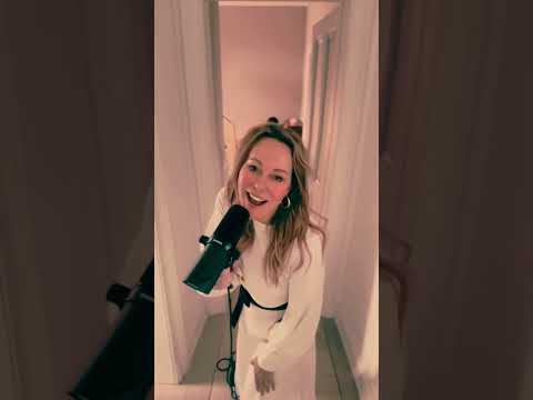 Lift me up #IndiePopVibes #synthpop  #FeelGoodTunes #newmusicfriday #singersongwriter #femalesinger