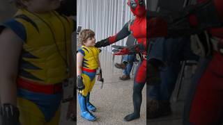 When Deadpool finds a height accurate Wolverine at Comic Con 🤣 #deadpool #wolverine #cosplay