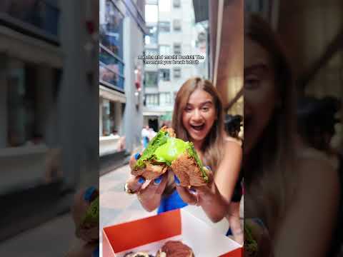 TRYING THE MOST VIRAL BAKERY IN HONG KONG? 🇭🇰 Matcha Mochi Danish #hongkong #bakery #matcha🍵