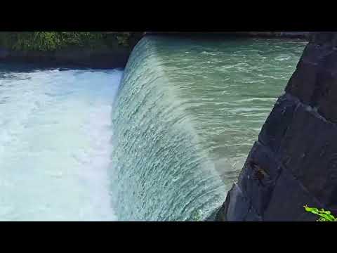 meditation to the sound of water and music