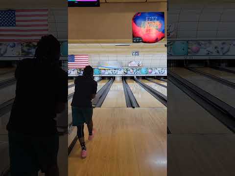 Day 143 Of One Strike A Day; Ball Used:Phaze 2🐐#2handedbowling #fortheloveofbowling #strike