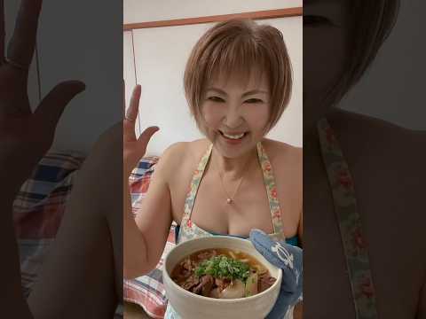 熟女なつみの肉うどんがヤバイ#熟女#なつみ#裸エプロン#肉うどん#キッチン