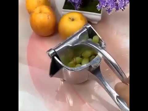 Juice squeezer 🔗Buy product here: https://tinyurl.com/4mcer2uv