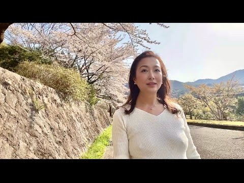【ノーブラ】西日が眩しくてつい走っちゃいました...【お花見🌸】