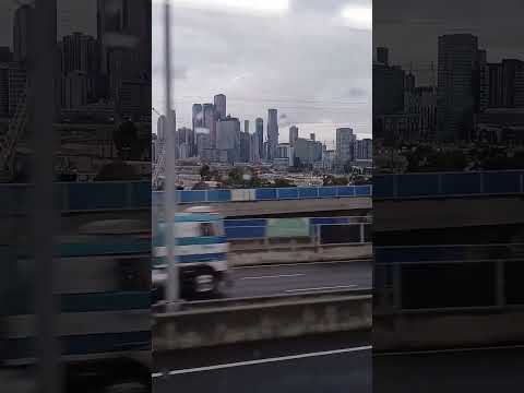 高速上远眺墨尔本CBD