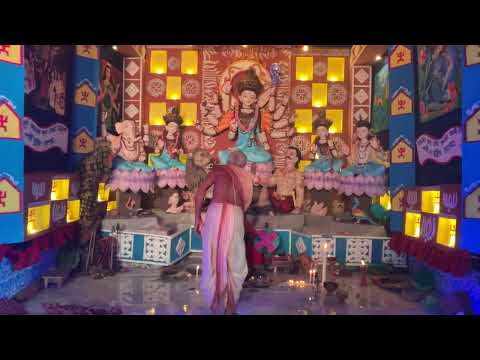 ঢাকের আওয়াজ ধুব ধুনুচিতে মায়ের আরতি