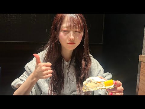 Do you like idols who eat lots of raw oysters after a live show?