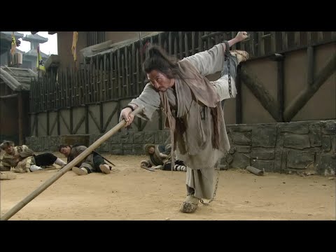 Prisoner in shackles is an unparalleled master, defeating everyone with bare hands!