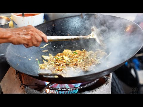 STREET FOOD in PENANG! Chulia Street night hawker stalls in George town, Malaysia