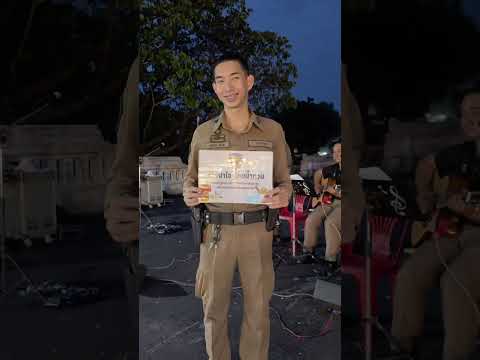 สภ.เมืองลำพูนพี่น้องชาวลำพูน ร่วมส่งมอบธารน้ำใจเพื่อช่วยเหลือผู้ประสบอุทกภัยน้ำท่วม ณ ถนนคนเดินลำพูน