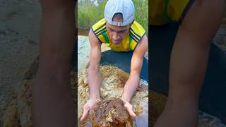 Discovery of gold in rusty sand #goldmining #goldpanning