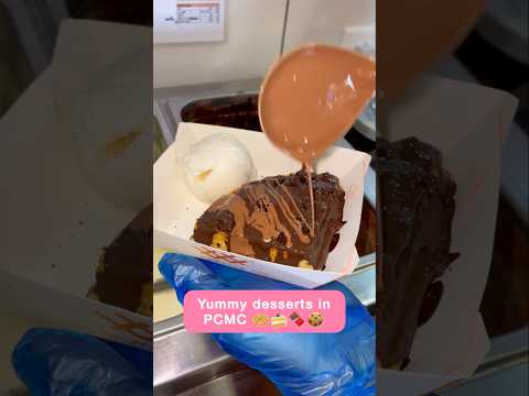 Chocolate overloaded Waffles in Pune #pune #punefood #youtubeshorts