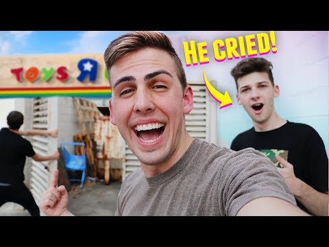 We visited an abandoned Toys R Us! | NoBoom
