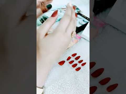 how to apply fake 💅 watch complete vedio and subscribe 👍#short #viralshort#fakenails