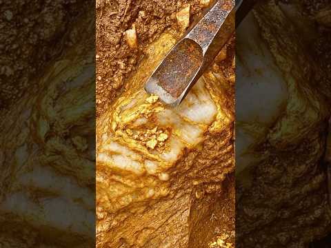 White Stone Covered in Gold Coating ❤️🎉 #Gold #luxury #jewelry