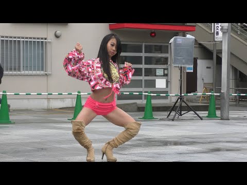 ピンクパンツでダンス