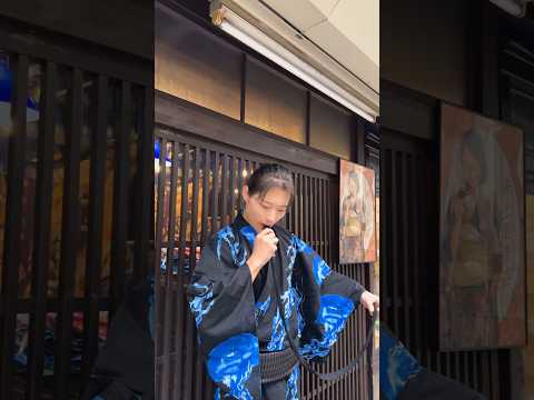 海月の浴衣でたすき掛け(Tasukigake in a jellyfish yukata)#浴衣 #yukata #tasukigake #japan #kimono #海月 #jellyfish