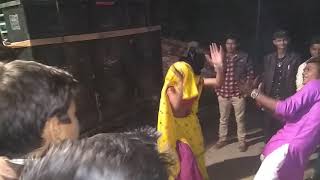 छज्जे ऊपर बोयो रे बाजरो खिल गयो फुल चमेली को gajab ka dance